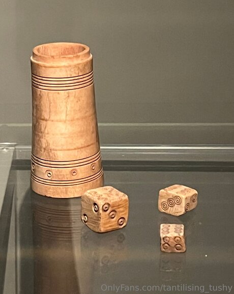 Tantilising Tushy free star pics