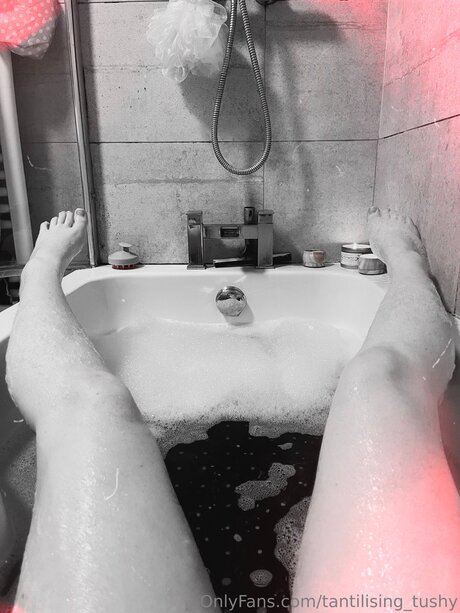 Tantilising Tushy hd model image