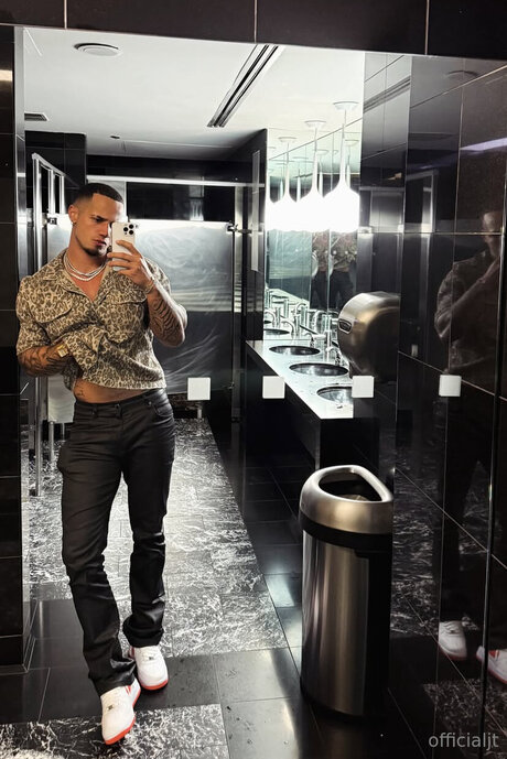 Officialjt star adult pic