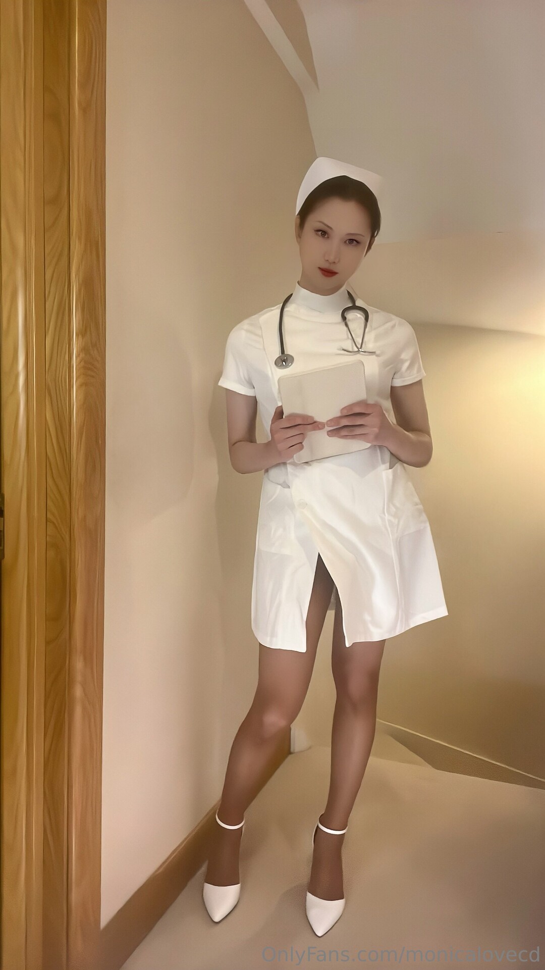 Monicalovecd model xxx photo