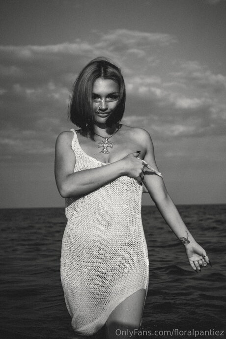 monster tits onlyfans free sexy photo