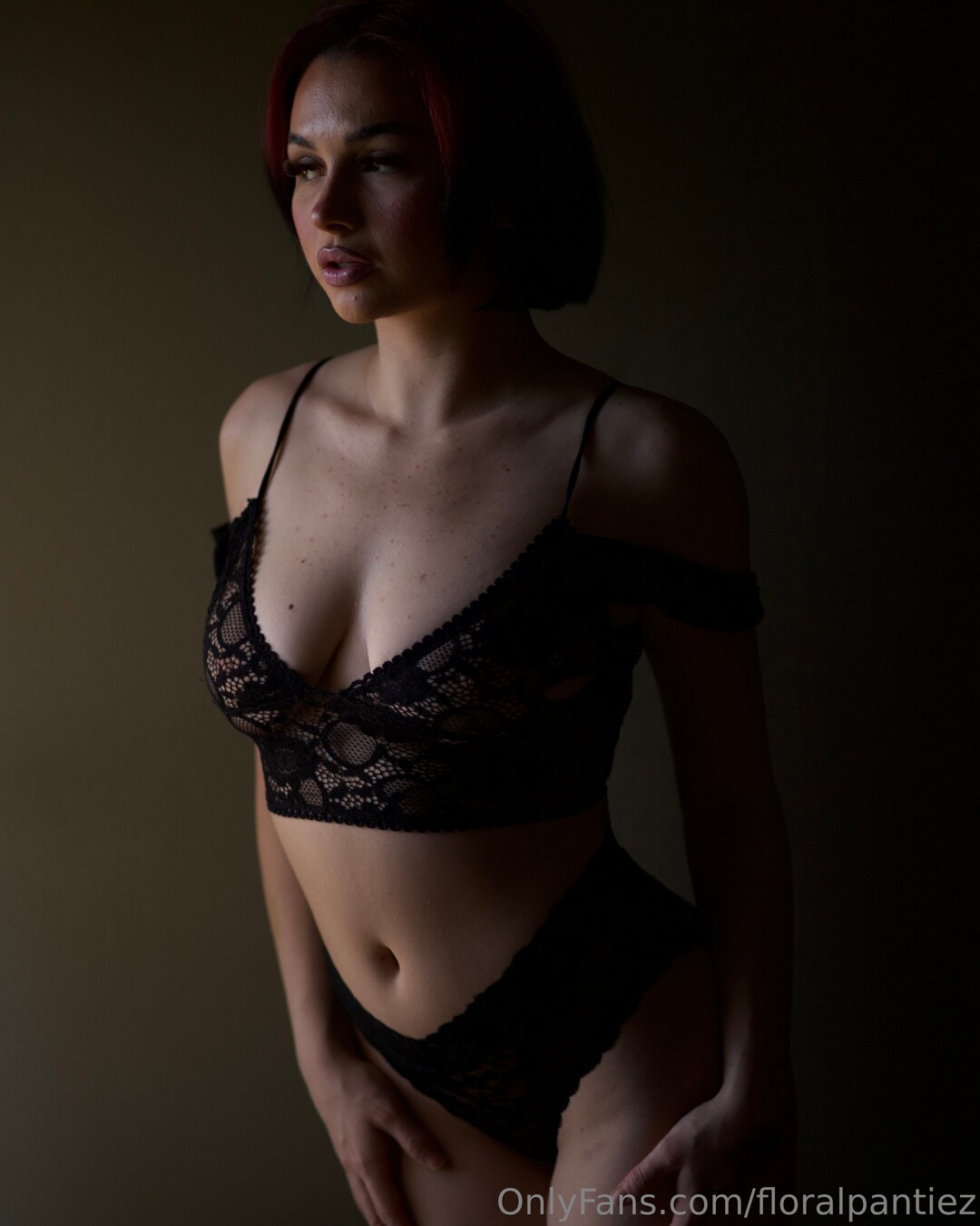 Floralpantiez model adult image