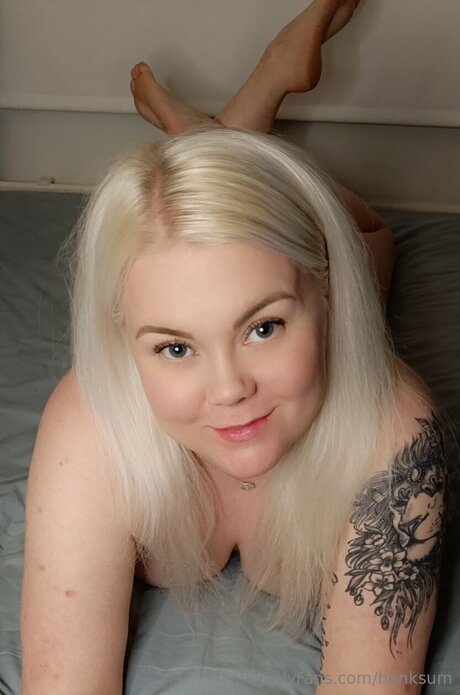 Henksum porn model photos