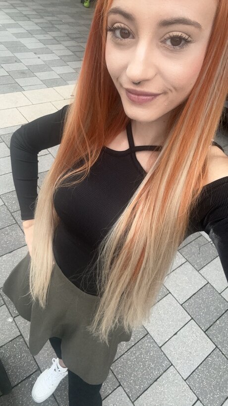 Lisahaazel hot model img