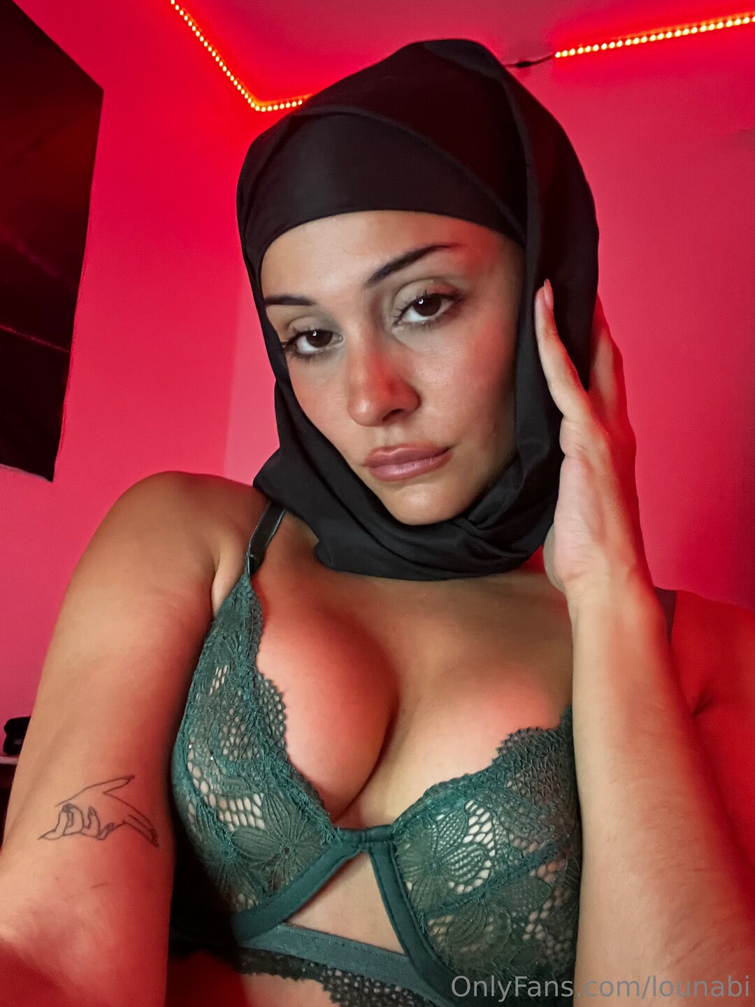 Lounabi pornographic model image