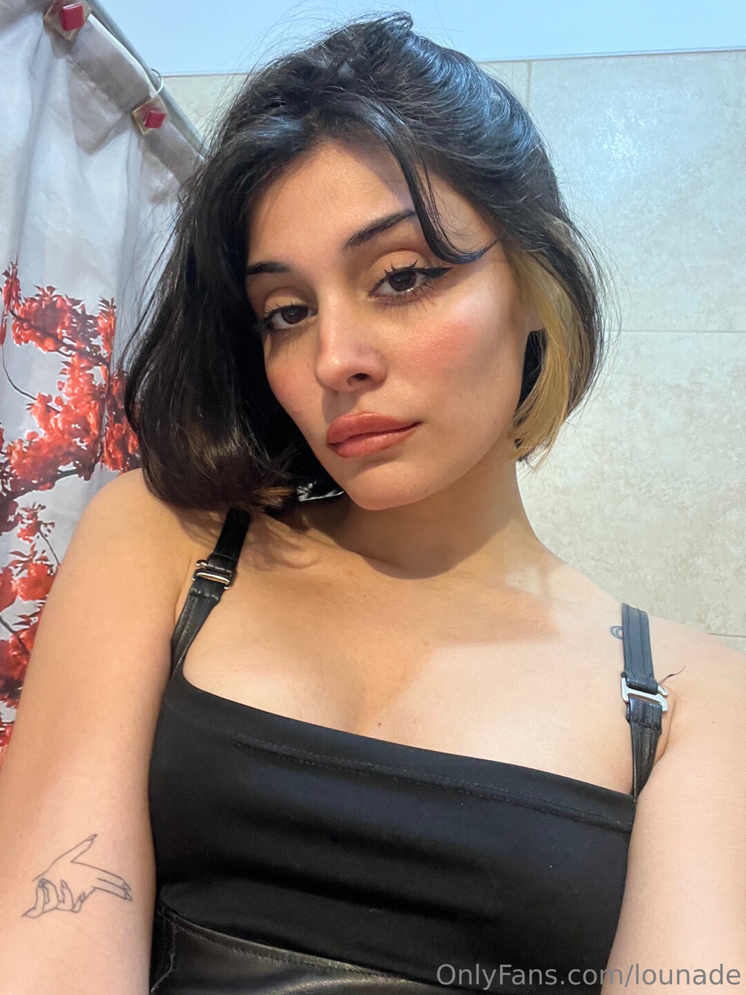 Lounabi xxx model photo
