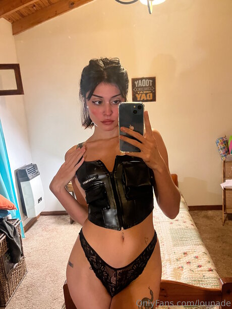 Lounabi model pretty img