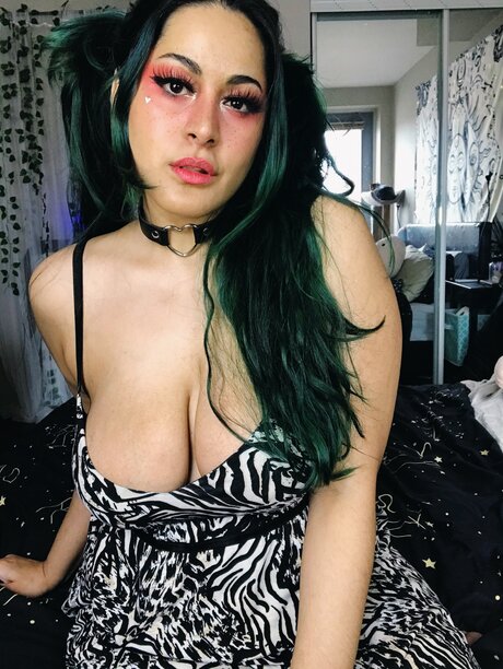 Camdenpeachfree naked model photo