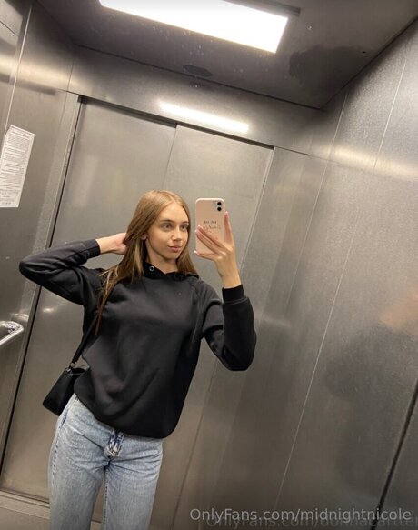 Midnightnicole profile image