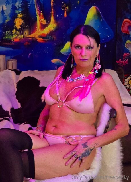 Freebecky model naked image