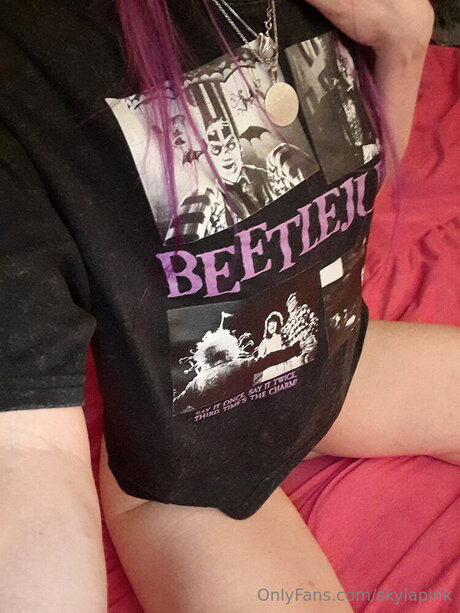 Skylapink model exclusive photo