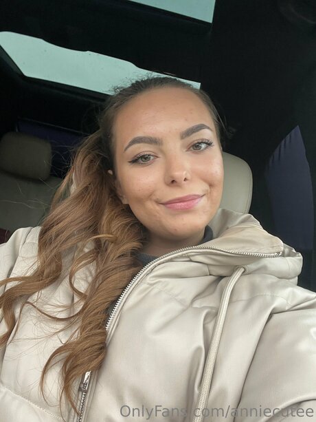 Anniecutee sexy actress galleries