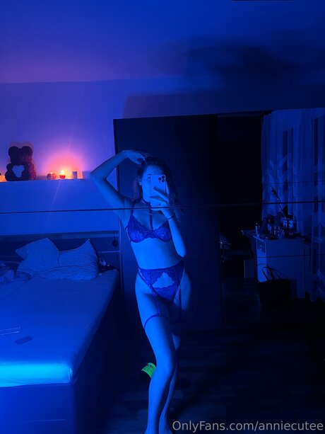 Anniecutee art model image