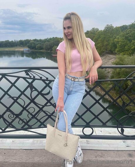 Lanamoore1 sexy pornstar img