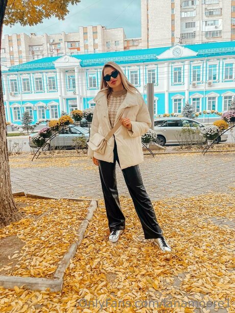 Lanamoore1 best star photos