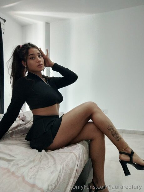 Lauraredfury beautiful pornstar img