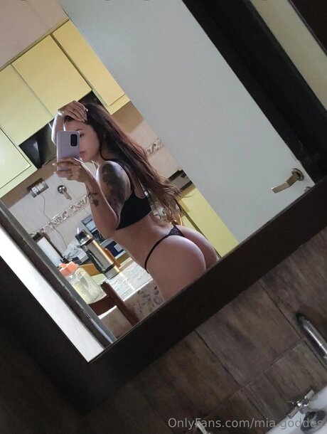 Mia Goddes star sexy pics