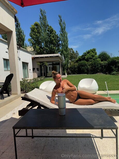 Sofiamissxo art star pic