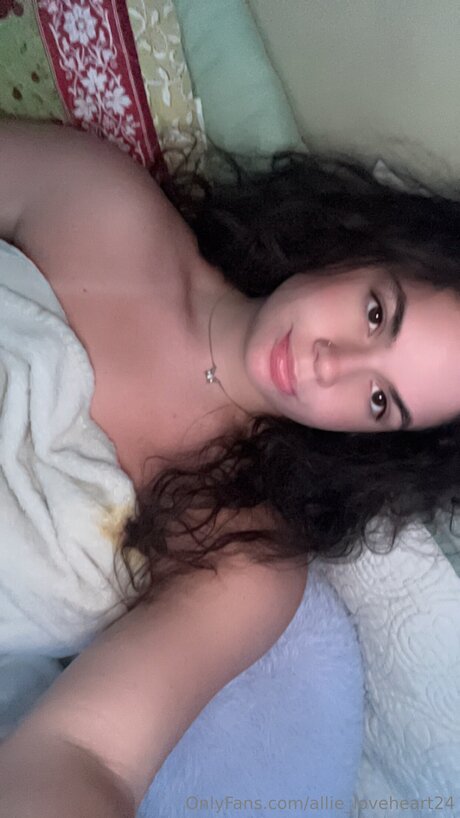 Allie Loveheart24 adult star img