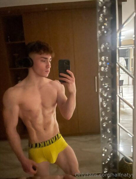 Halfnatyy art model pic