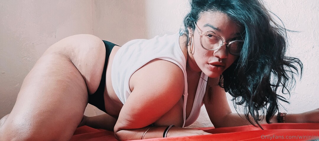 Wininini model sexy pictures
