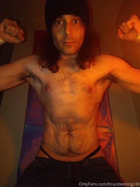 Bruceleesings30 sex star img