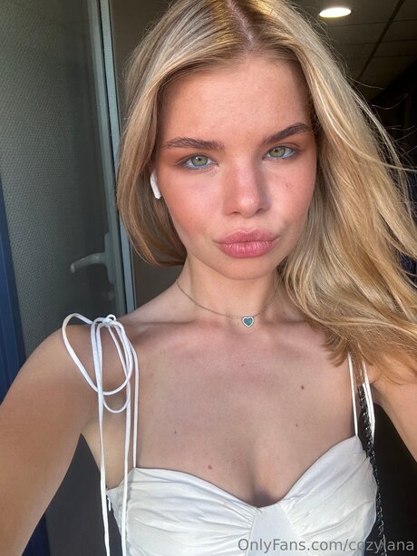Cozylana model free photos