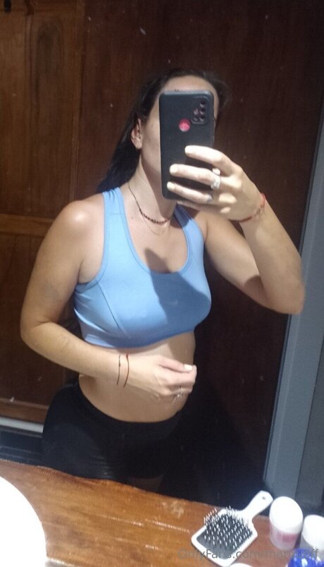 Maruuoff model pornographic photos