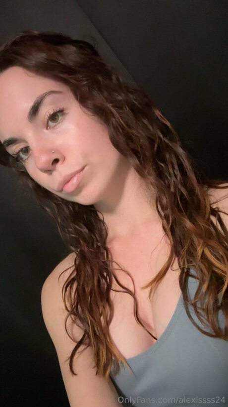 Alexissss24 erotic model galleries