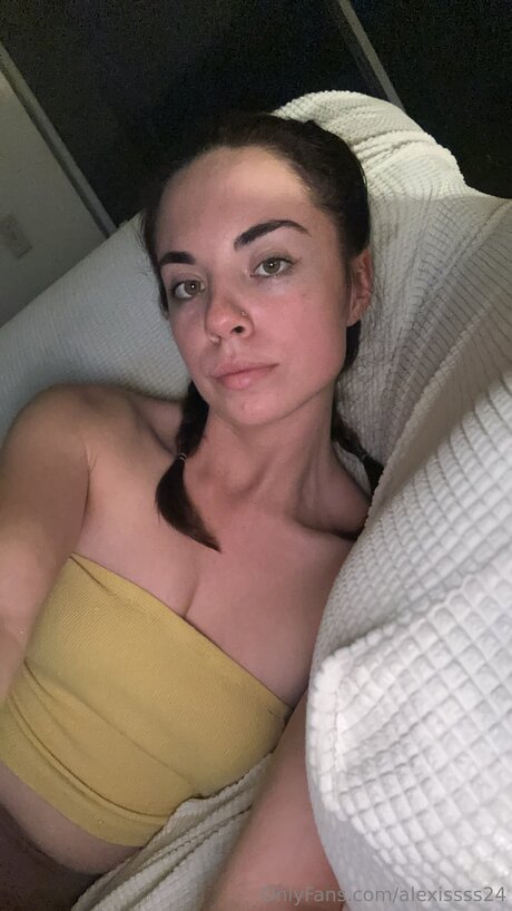 Alexissss24 porn star pic