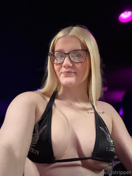 Rosedastripper erotic pornstar photos