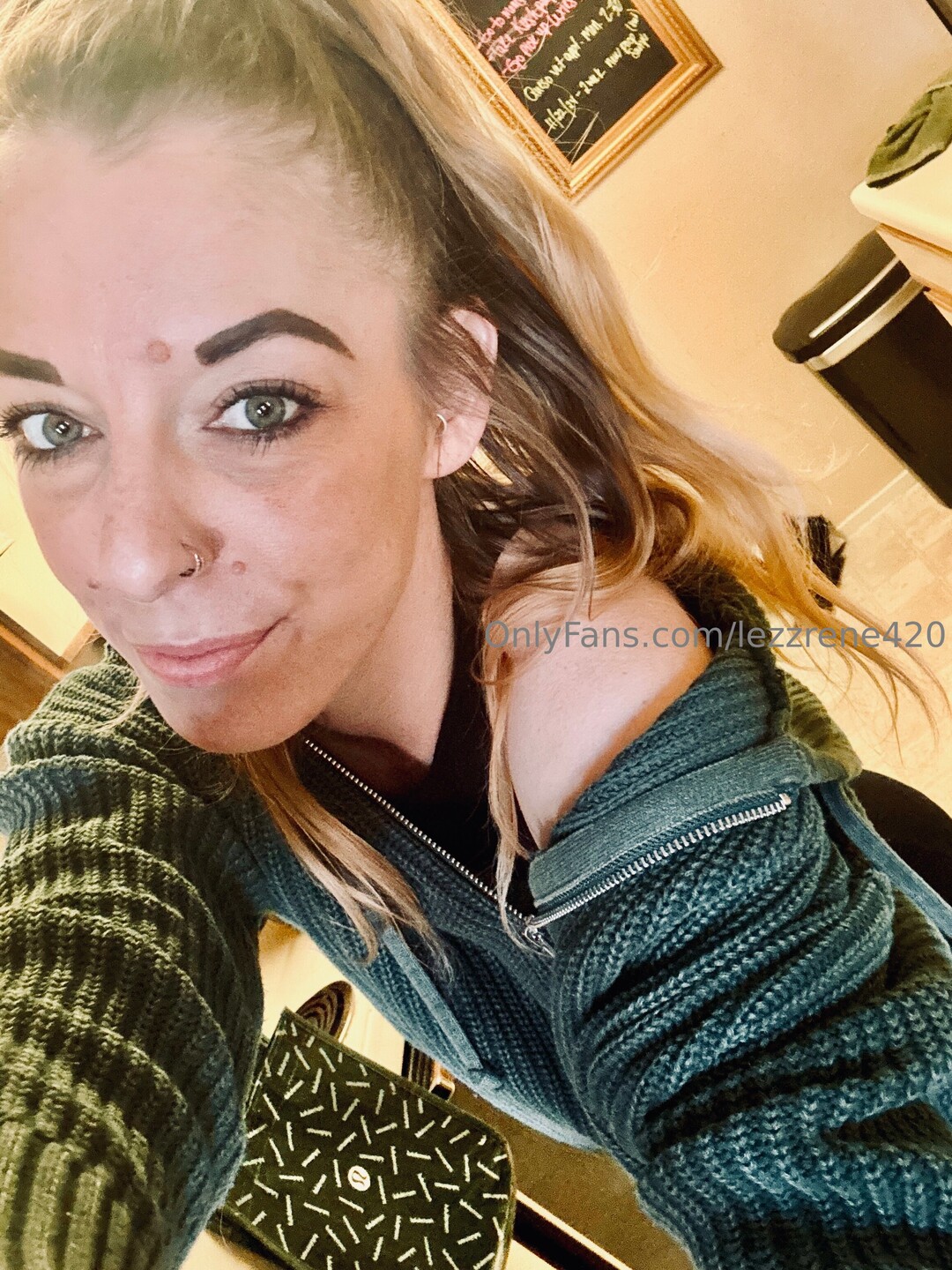 Lezzrene420 pornstar beautiful image