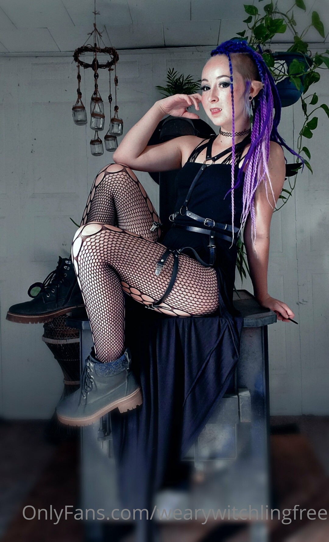 Wearywitchlingfree nude model archive