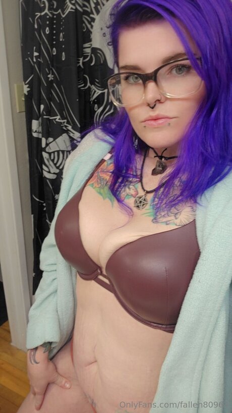 Fallen80963 model free pictures