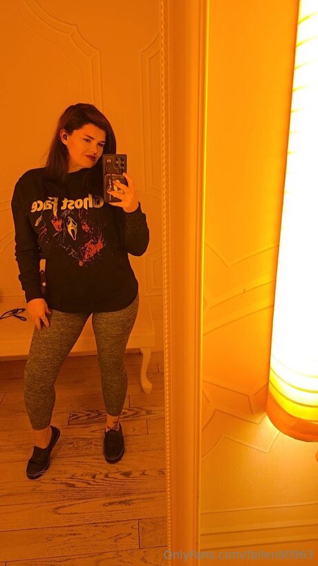 Fallen80963 adult model gallery