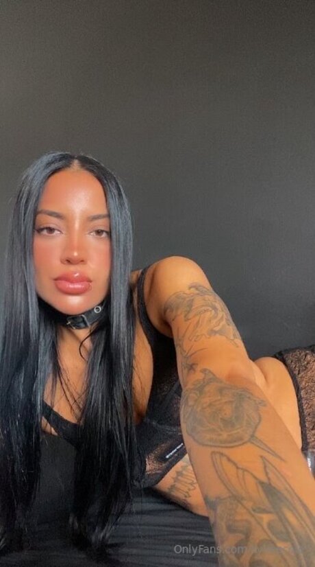 Kylieecole naked model picture