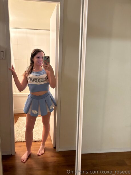 Xoxo Roseee star sexy pictures