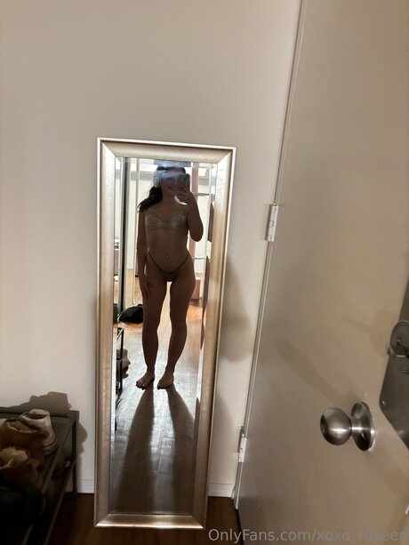 Xoxo Roseee model top picture