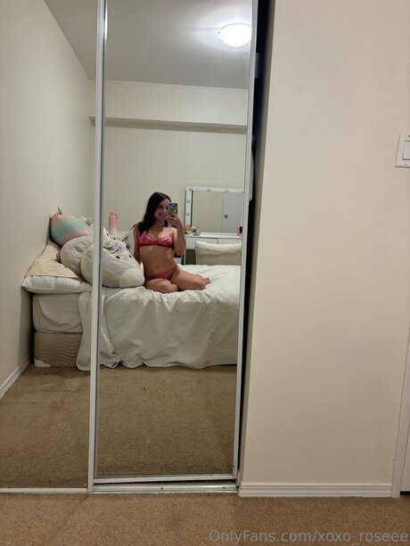 Xoxo Roseee porn star pictures