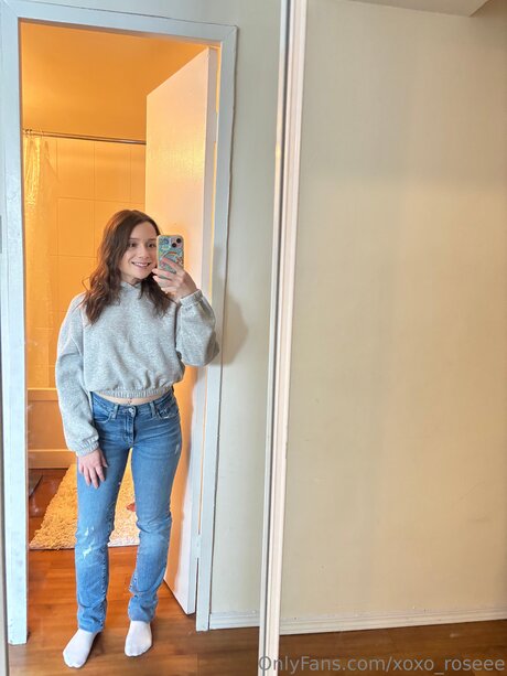 Xoxo Roseee high quality actress pictures