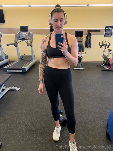 Legsfordays1 pretty pornstar image