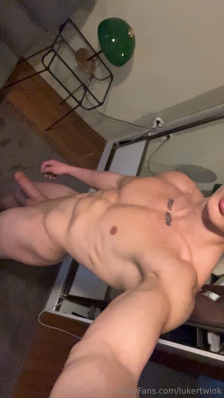 Lukertwink free model pic