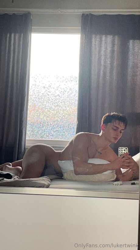 Lukertwink art star photo