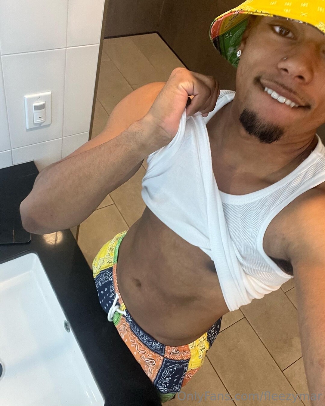Omarlwc naked star image