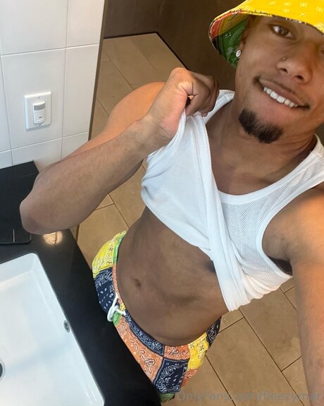 Omarlwc model nude picture