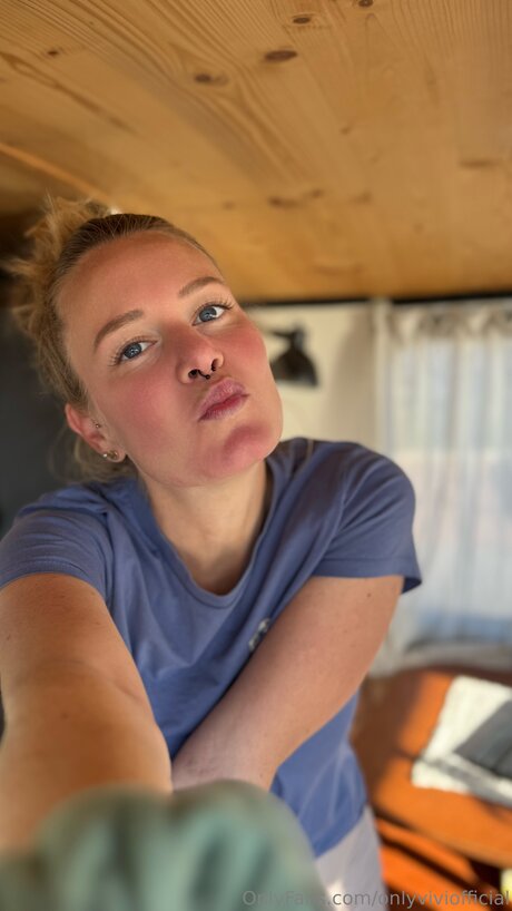 Onlyviviofficial exclusive star images