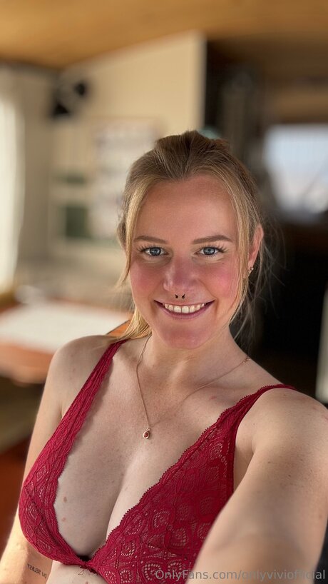 Onlyviviofficial model hd photo