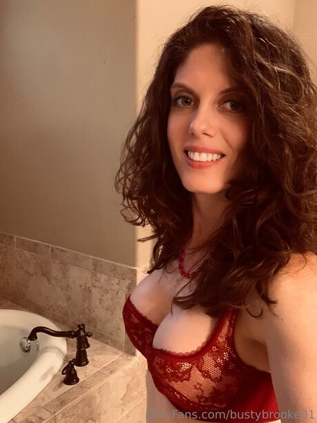 Bustybrooke01 top star img