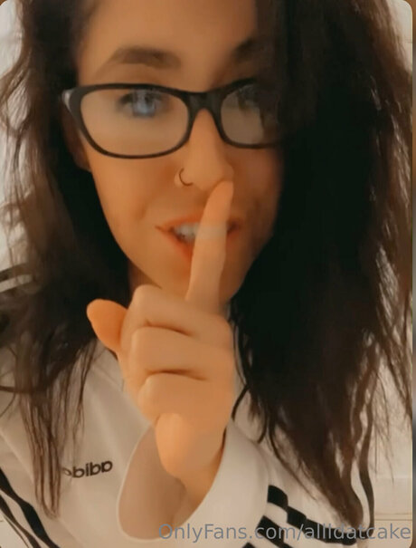 Lovekrysxo erotic actress photo