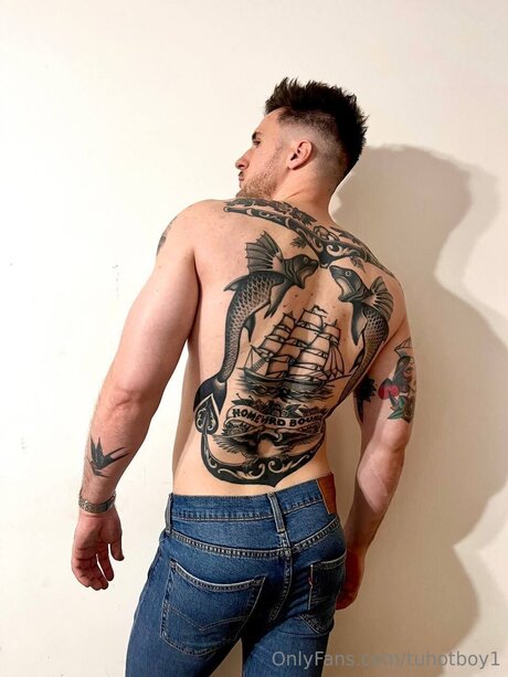 Tuhotboy1 porn model image